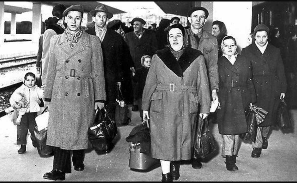 Jewish refugees fleeing Europe at the end of World War II arrive in Australia